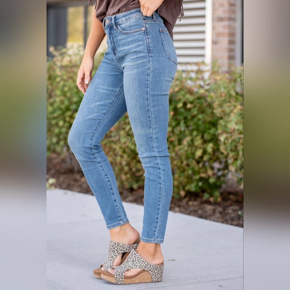 Judy Blue Light Blue High Rise Jeans